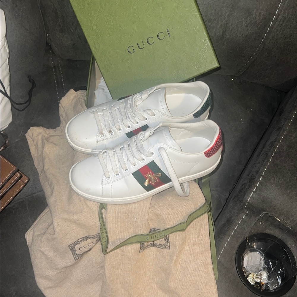 Gucci ACE Sneakers with Web Stripe and Bee ๐ - Picture 7 of 12